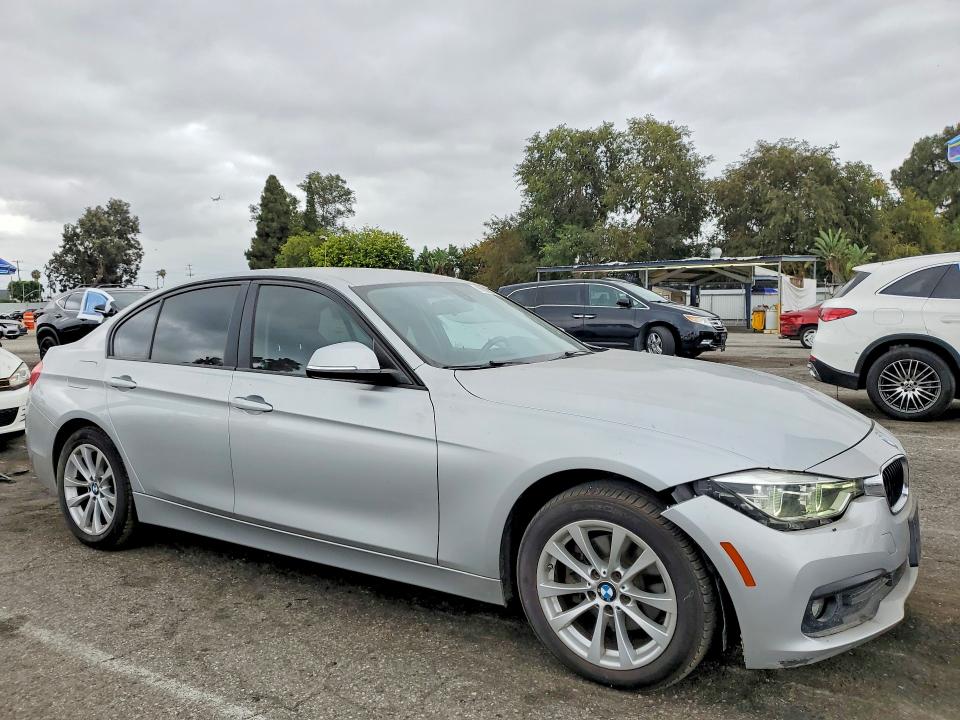 2018 BMW 3er VIN WBA8A9C50JAD27697 COPART salvage auction — FRONT END, CA - SALVAGE CERTIFICATE, sold $3,950 on 2026-08-21 (photo 4)