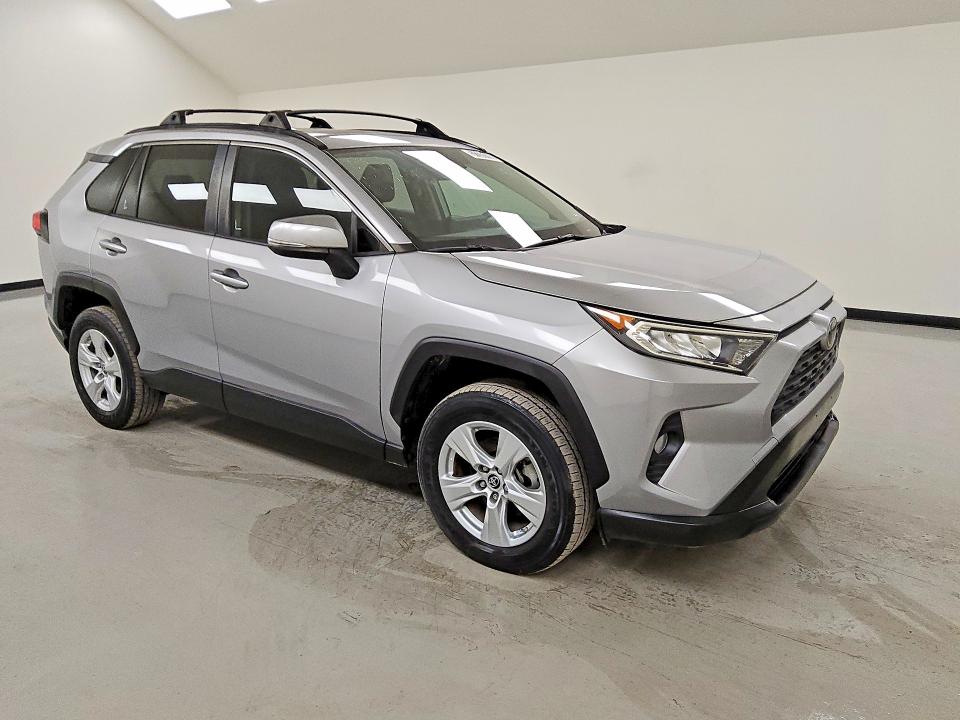 2019 Toyota Rav4 VIN JTMW1RFVXKD032156 COPART salvage auction — MINOR DENT/SCRATCHES, Tx - Certificate Of Title, sold $17,200 on 2026-07-09 (photo 4)
