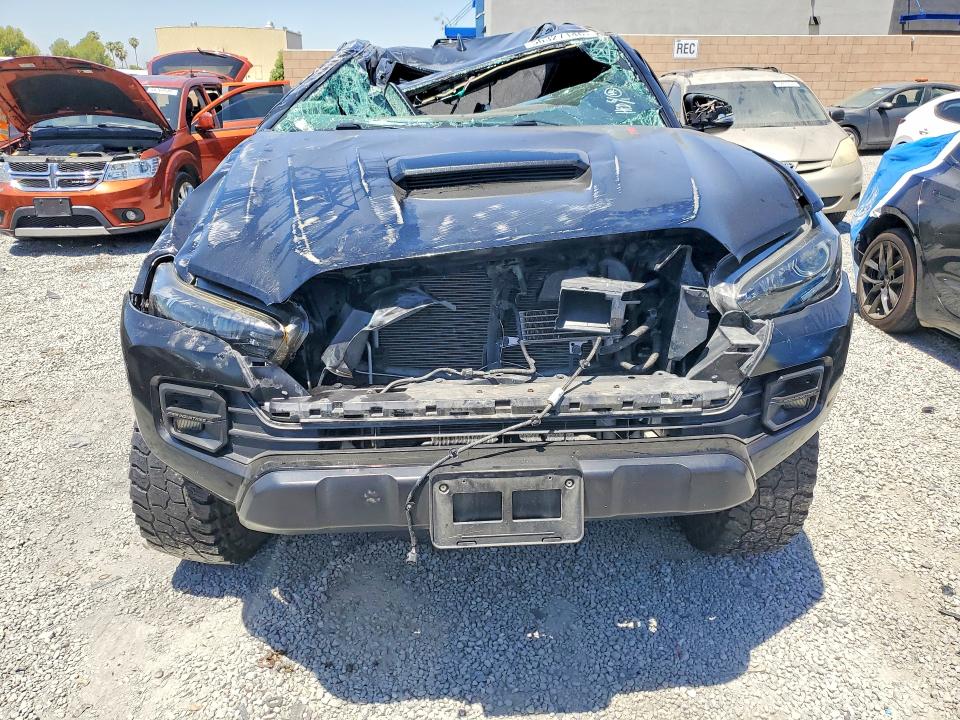 2019 Toyota Tacoma VIN 5TFCZ5AN2KX207929 COPART salvage auction — ROLLOVER, CA - SALVAGE CERTIFICATE, sold $5,900 on 2026-07-22 (photo 5)
