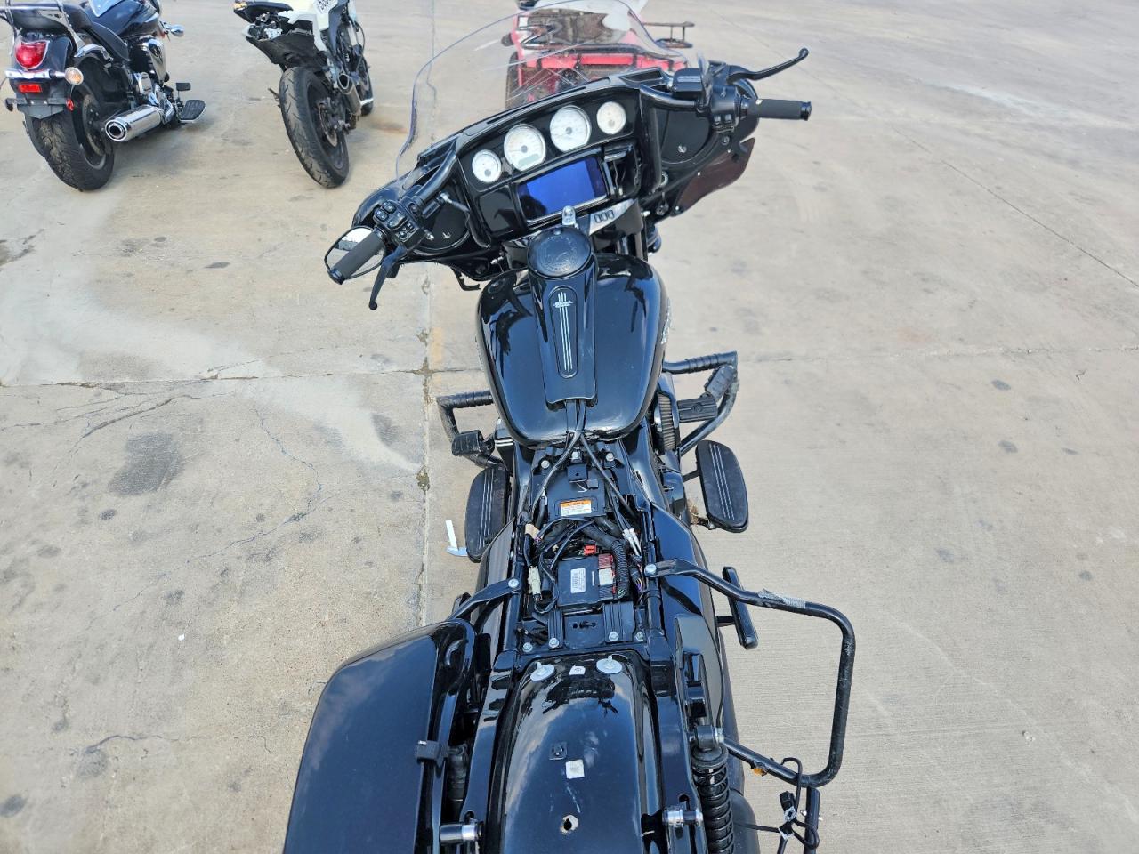 2020 Harley Davidson Flhx VIN 1HD1KBC10LB620224 COPART salvage auction — Front End, TX - SALVAGE VEHICLE TITLE, sold $4,900 on 2026-07-09 (photo 6)