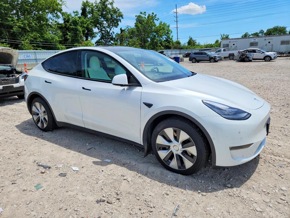 2020 Tesla VIN 5YJYGDEE7MF210323 COPART salvage auction — SIDE, Il - Salvage Certificate, sold $16,000 on 2026-07-31 (photo 4)