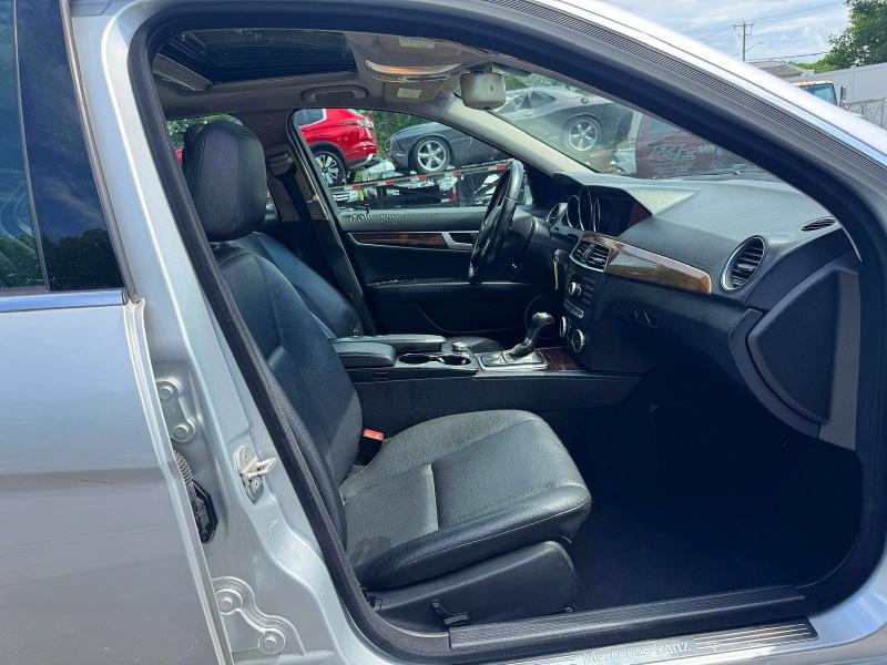 2014 Mercedes-benz VIN WDDGF8AB7EG239514 COPART salvage auction — MINOR DENT/SCRATCHES, Ny - Certificate Of Title, sold $3,900 on 2026-08-31 (photo 8)