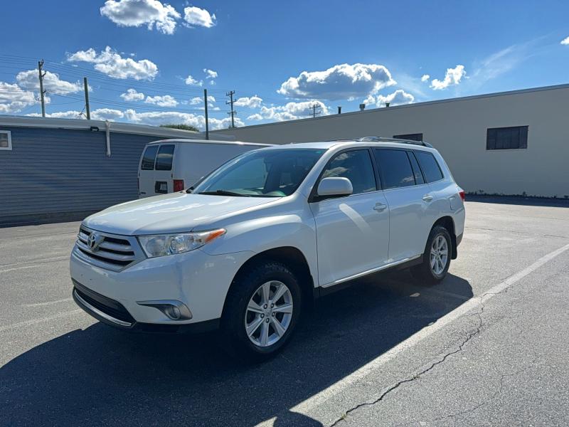 2011 Toyota Highlander VIN 5TDBK3EH6BS057645 COPART salvage auction — MINOR DENT/SCRATCHES, Me - Certificate Of Title (P), sold $3,100 on 2026-07-06 (photo 2)