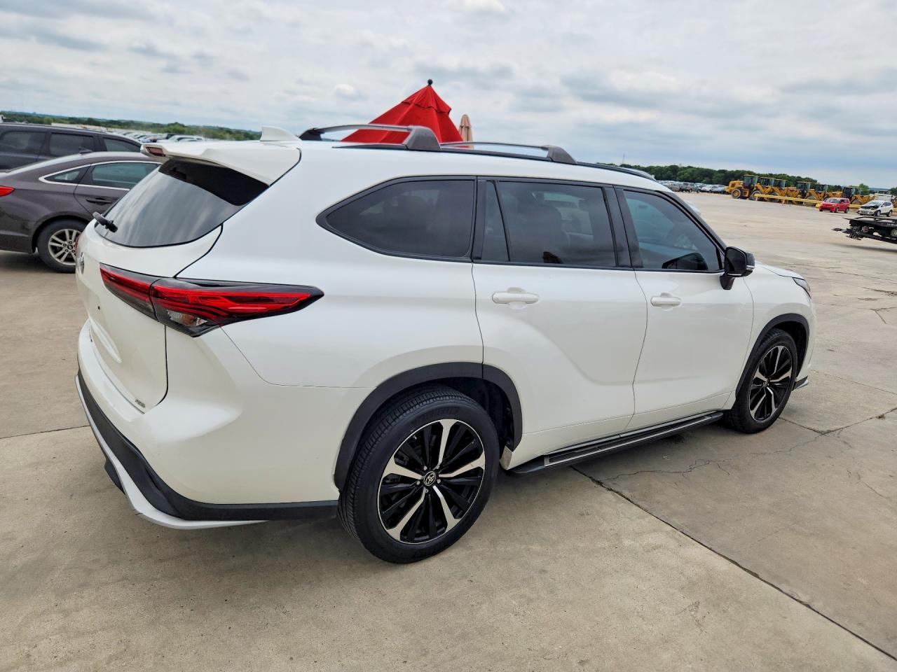 2021 Toyota Highlander VIN 5TDLZRAH1MS065440 COPART salvage auction — Normal Wear, TX - CERTIFICATE OF TITLE (P), sold $21,400 on 2026-07-08 (photo 3)