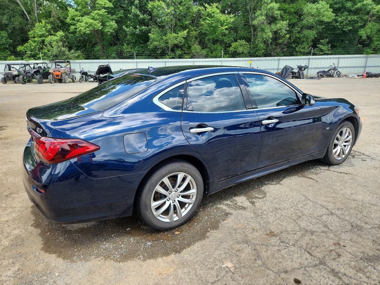 2019 Infiniti Q70 VIN JN1BY1AR8KM585588 COPART salvage auction — Front End, LA - CERT OF TITLE-SALVAGE, sold $3,050 on 2026-07-09 (photo 3)