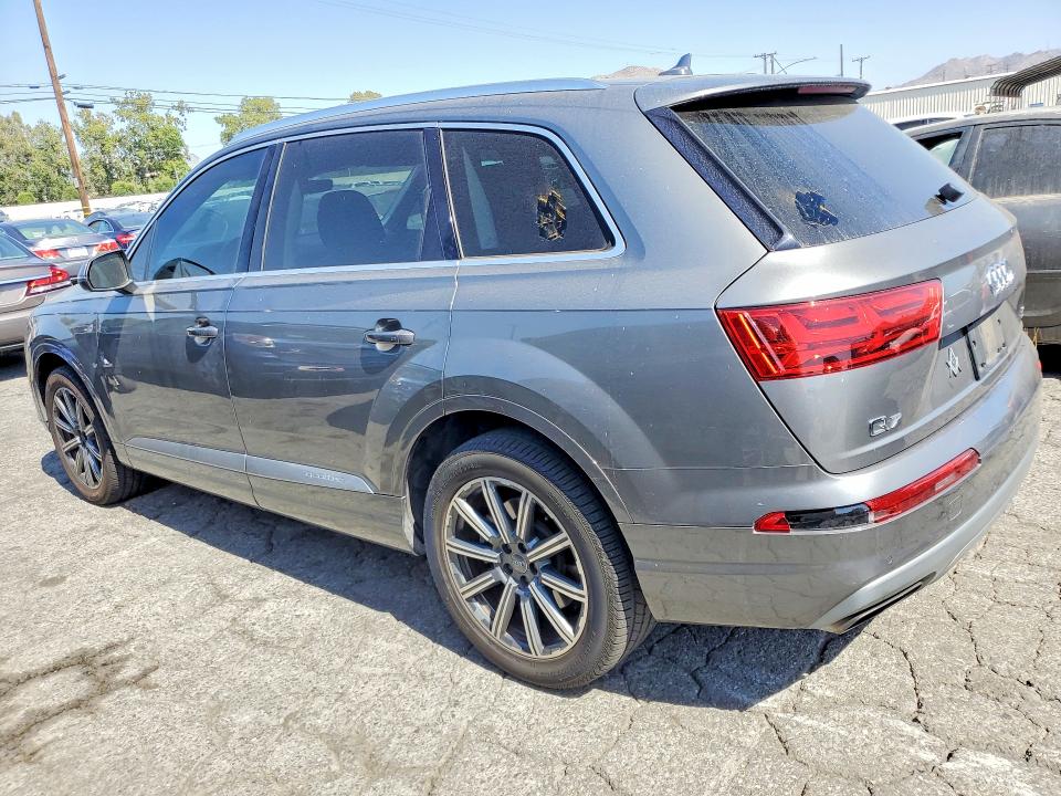 2017 Audi Q7 VIN WA1VAAF76HD007837 COPART salvage auction — MINOR DENT/SCRATCHES, FL - DIS/DLR/EXP ONLY CLEAN TITLE, sold $5,400 on 2026-07-27 (photo 2)