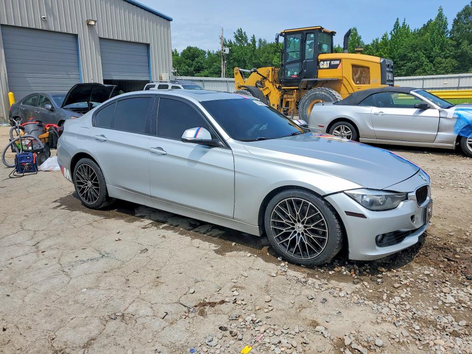 2013 BMW 3er VIN WBA3A5G51DNP25850 COPART salvage auction — FRONT END, Tn - Salvage Certificate, sold $70 on 2026-07-23 (photo 4)