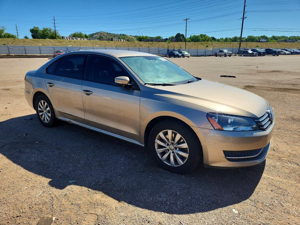 2015 Volkswagen Passat VIN 1VWAT7A35FC015448 COPART salvage auction — MINOR DENT/SCRATCHES, Co - Dis/Dlr/Exp Only Clean Title, sold $325 on 2026-08-03 (photo 4)