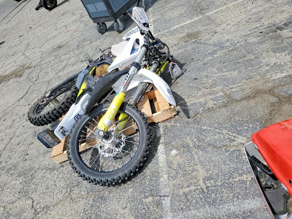 2020 Husqvarna Fe501 VIN VBKUAK405LM428145 COPART salvage auction — ALL OVER, Ca - Salvage Certificate, sold $1,400 on 2026-07-02 (photo 2)