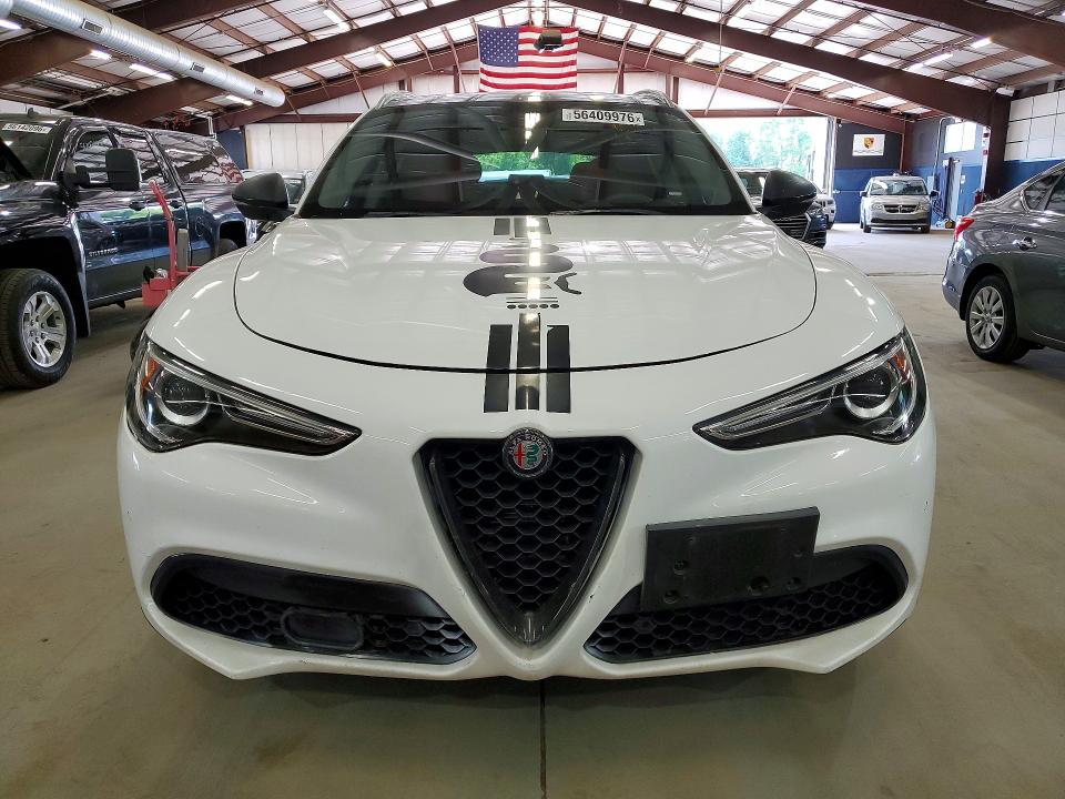 2018 Alfa romeo Stelvio VIN ZASFAKBN0J7B93276 COPART salvage auction — MINOR DENT/SCRATCHES, Wv - Certificate Of Title (P), sold $5,900 on 2026-07-16 (photo 5)