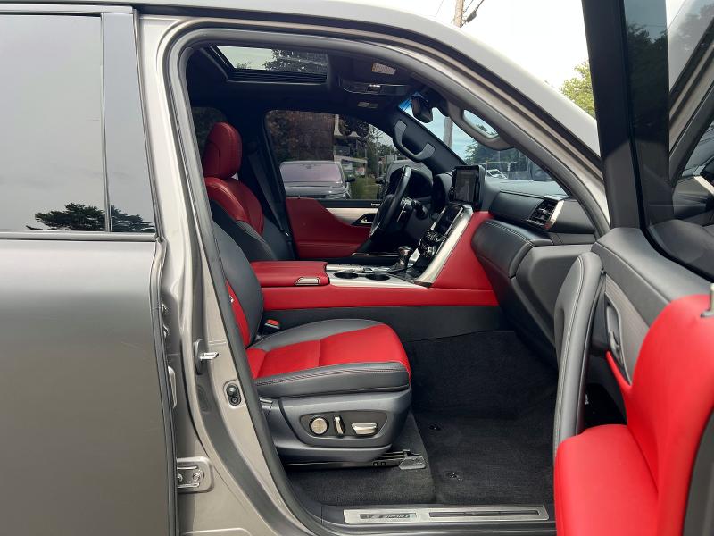 2023 Lexus Lx 600 VIN JTJMB7CX6P4024686 COPART salvage auction — MINOR DENT/SCRATCHES, NY - CERTIFICATE OF TITLE (P), sold $88,000 on 2026-07-15 (photo 5)
