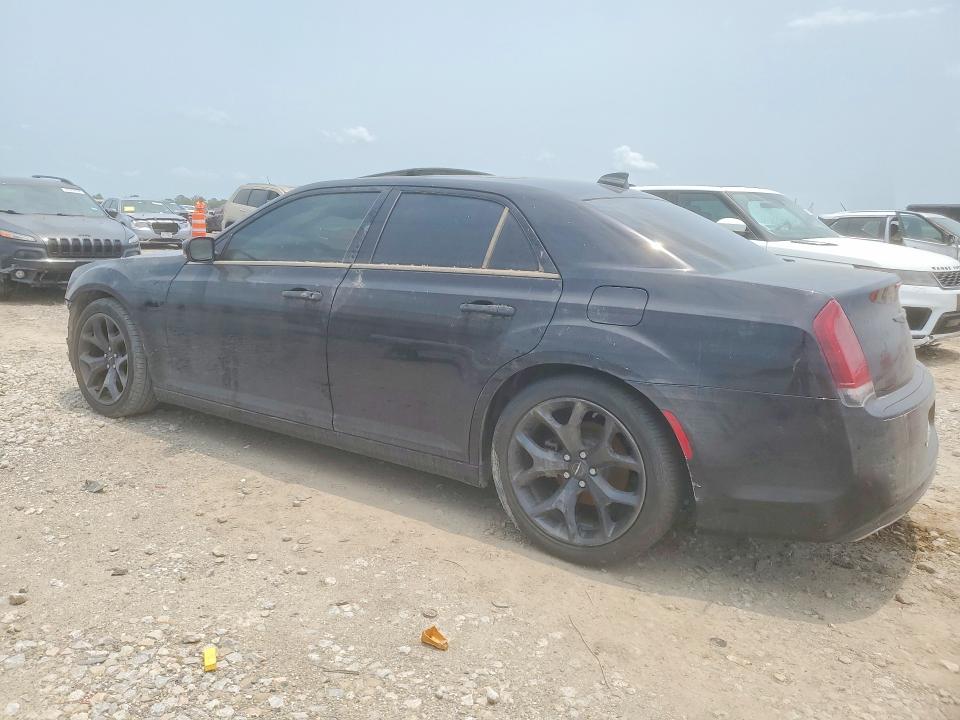 2022 Chrysler 300 VIN 2C3CCABG9NH121010 COPART salvage auction — WATER/FLOOD, Tx - Salvage Title-Flood Damage, sold $725 on 2026-07-02 (photo 2)
