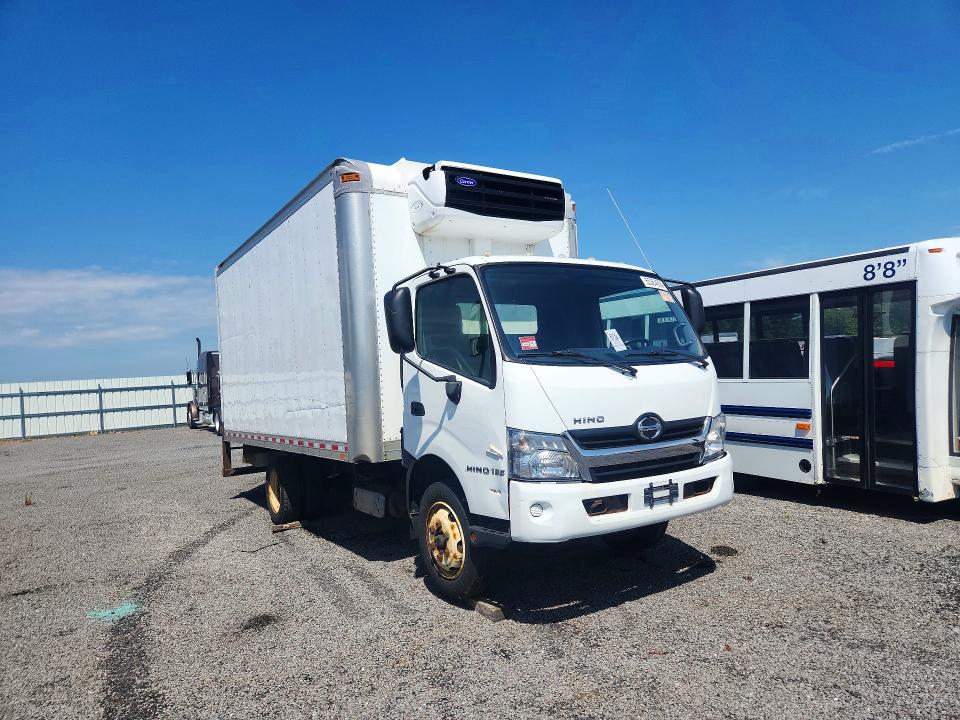 2018 Hino 195 VIN JHHRDM2H0JK005725 COPART salvage auction — SIDE, FL - CERTIFICATE OF TITLE, sold $7,000 on 2026-07-06 (photo 4)