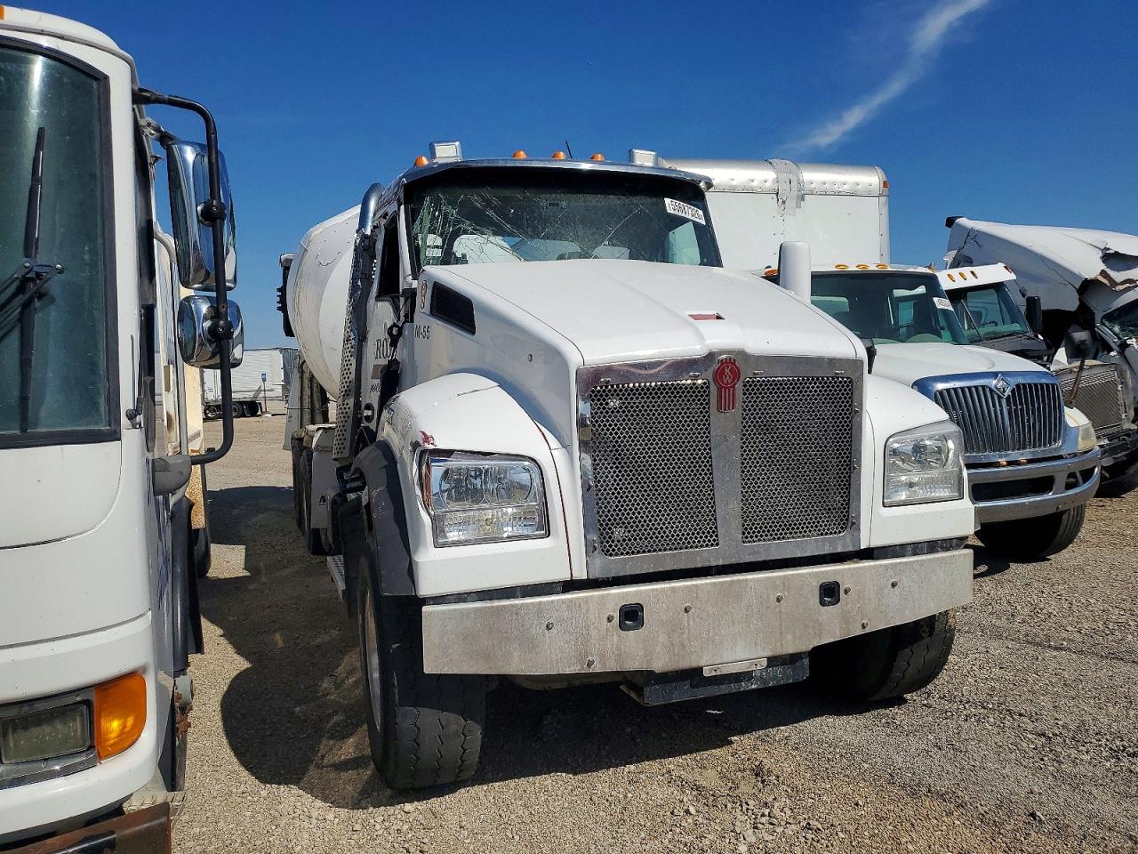 2018 Kenworth T880 VIN 1NKZXPEX4JJ223363 COPART salvage auction — Rollover, IA - CERT OF TITLE-SALVAGE TITLE, sold $17,800 on 2026-07-09 (photo 1)