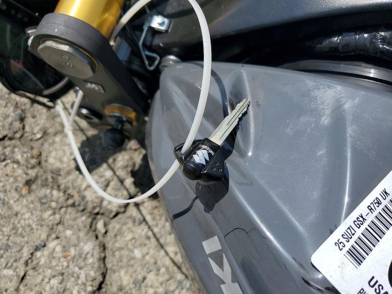 2025 Suzuki Gsx-r750 VIN JS1GR7MA2S7100265 COPART salvage auction — ALL OVER, CA - SALVAGE CERTIFICATE, sold $1,650 on 2026-07-02 (photo 8)
