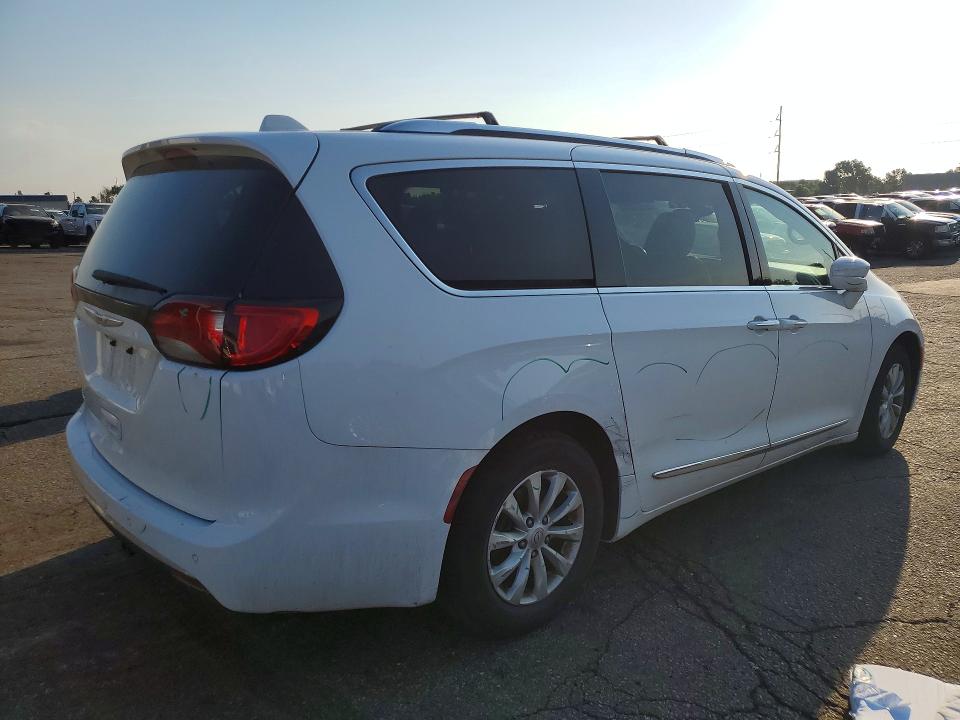 2019 Chrysler VIN 2C4RC1BG8KR560548 COPART salvage auction — SIDE, Co - Public - Salvage Title, sold $325 on 2026-10-02 (photo 3)