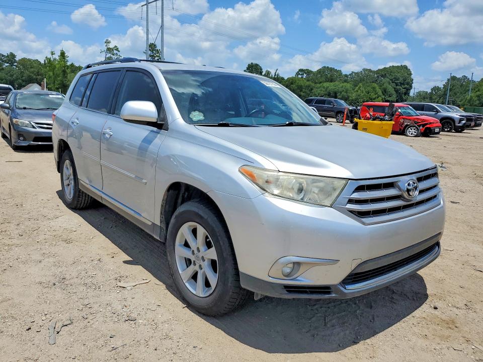 2013 Toyota Highlander VIN 5TDZK3EH3DS102722 COPART salvage auction — SIDE, LA - CERT OF TITLE-SALVAGE, sold $5,000 on 2026-07-31 (photo 4)