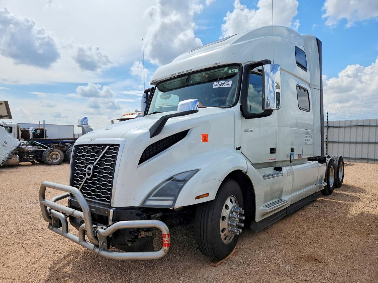 2020 Volvo Vnl VIN 4V4NC9EH6LN244201 COPART salvage auction — Burn Engine, TX - SALVAGE VEHICLE TITLE, sold $13,400 on 2026-07-01 (photo 2)