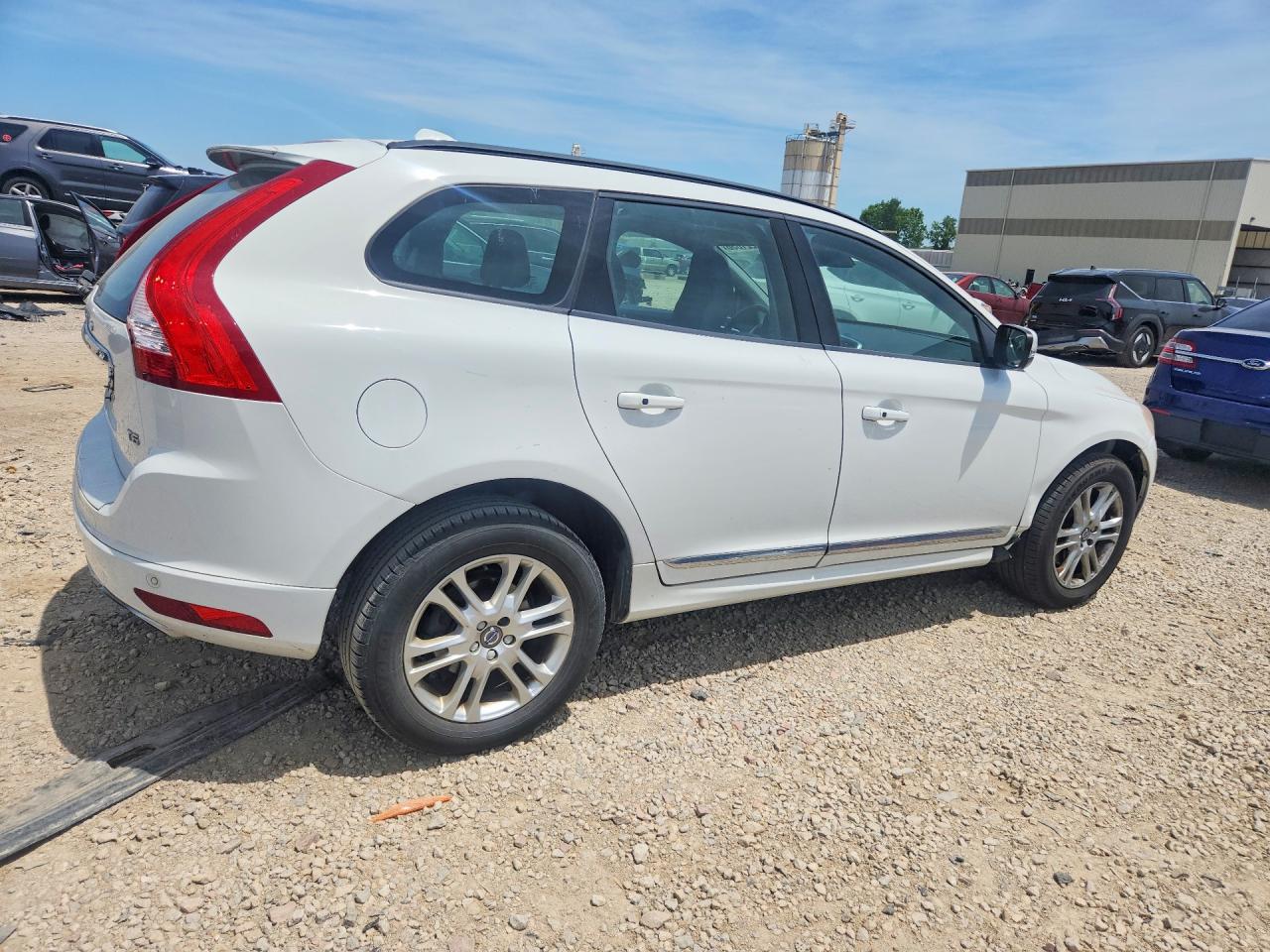 2016 Volvo XC60 VIN YV440MDJ0G2813619 COPART salvage auction — Mechanical, KS - DEALER ONLY CLEAN TITLE, sold $550 on 2026-07-09 (photo 3)