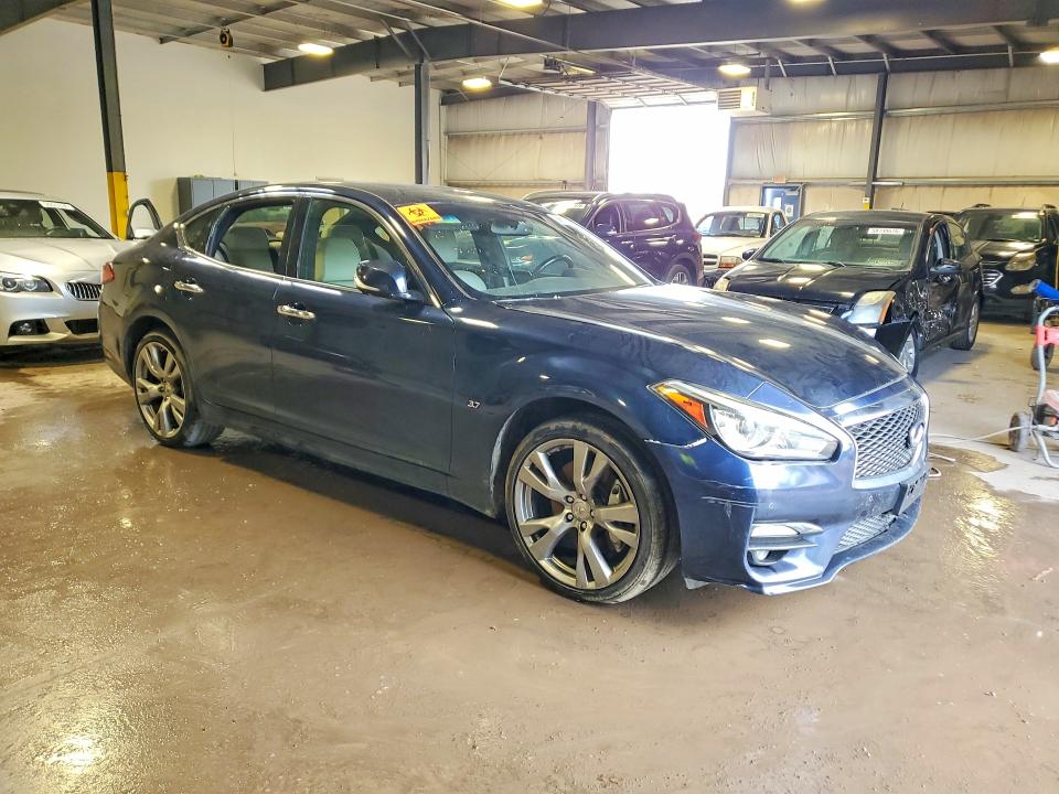 2015 Infiniti Q70 VIN JN1BY1AR3FM562760 COPART salvage auction — VANDALISM, Pa - Cert Of Salvage-Theft, sold $2,250 on 2026-07-29 (photo 4)