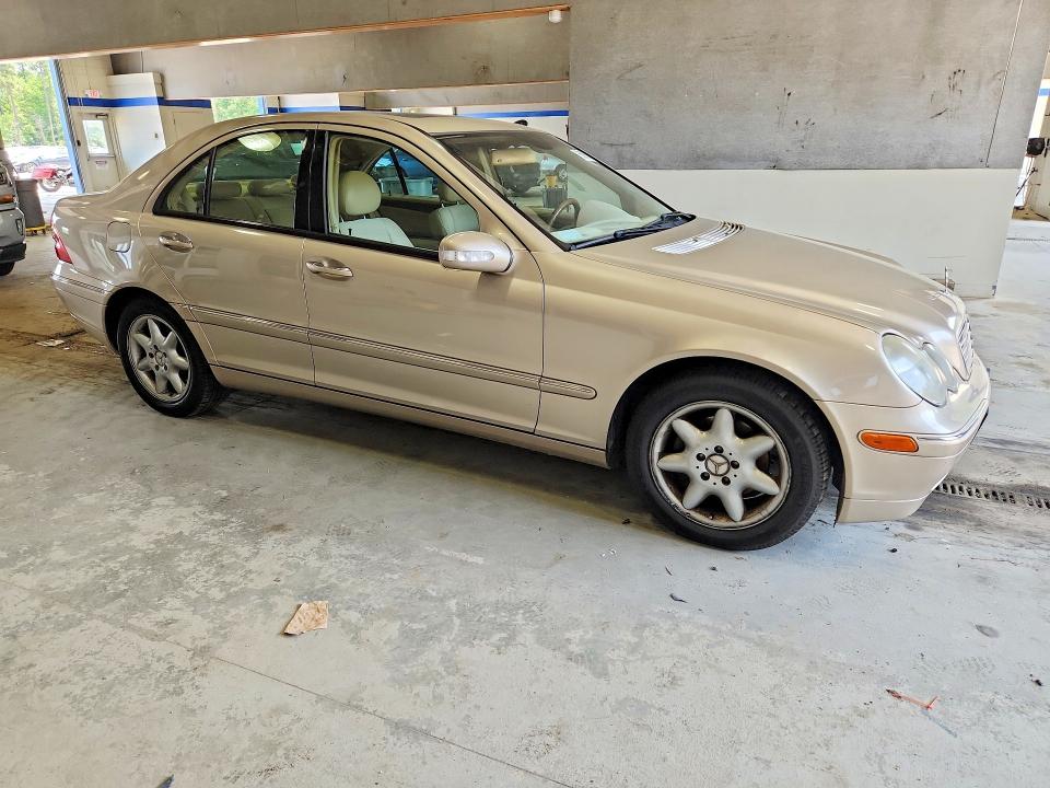2004 Mercedes-benz C-klasse VIN WDBRF61J14A585508 COPART salvage auction — Burn Interior, Va - Cert Of Title - Salvage, sold $325 on 2026-07-17 (photo 4)