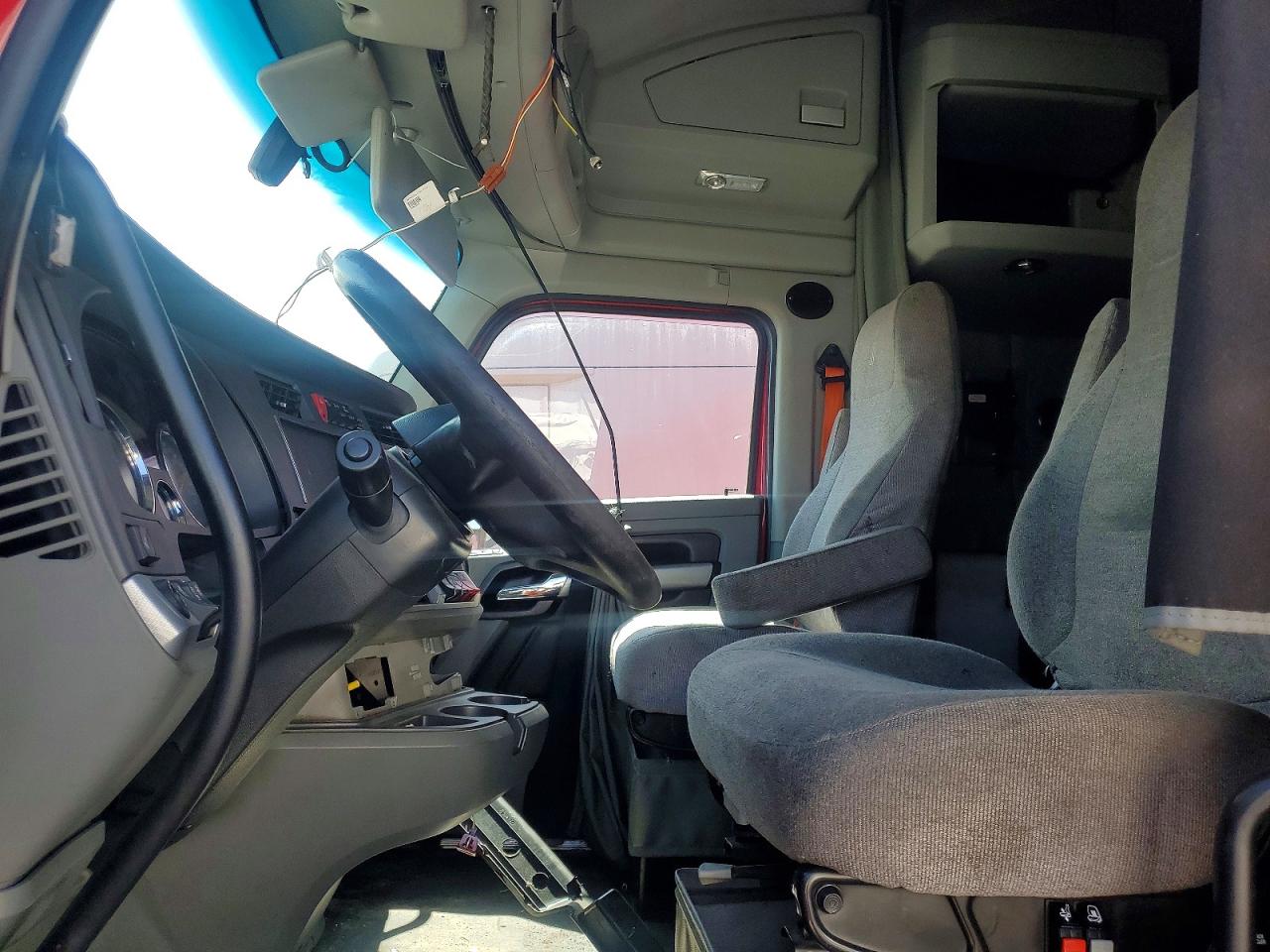 2020 Kenworth T680 VIN 1XKYD49X3LJ372756 COPART salvage auction — Front End, FL - CERTIFICATE OF DESTRUCTION, sold $6,800 on 2026-07-09 (photo 5)