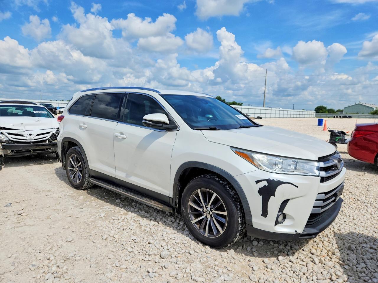 2019 Toyota Highlander VIN 5TDKZRFH5KS555851 COPART salvage auction — Front End, TX - CERTIFICATE OF TITLE, sold $13,100 on 2026-07-08 (photo 4)