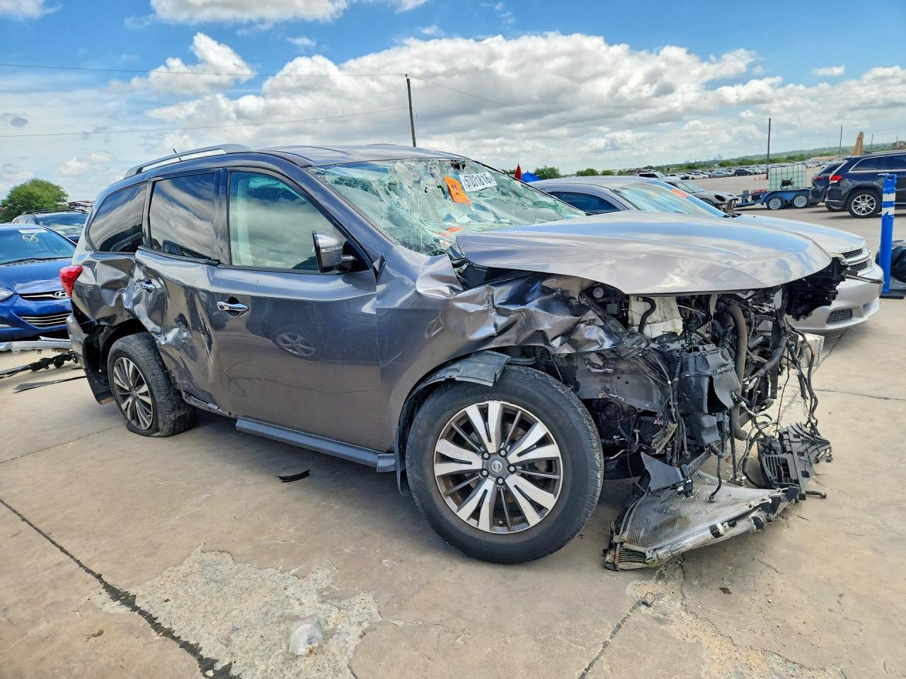 2017 Nissan Pathfinder VIN 5N1DR2MN3HC900468 COPART salvage auction — Front End, TX - SALVAGE VEHICLE TITLE, sold $625 on 2026-07-02 (photo 4)