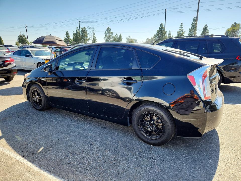 2015 Toyota Prius VIN JTDKN3DU7F0454019 COPART salvage auction — MINOR DENT/SCRATCHES, Ca - Dis/Dlr/Exp Only Clean Title, sold $875 on 2026-07-30 (photo 2)