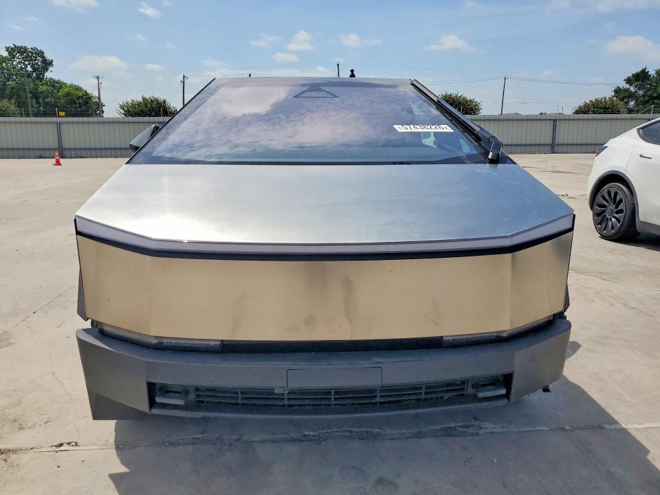 2025 Tesla VIN 7G2CEHEE2SA061608 COPART salvage auction — WATER/FLOOD, TX - SALVAGE TITLE-FLOOD DAMAGE, sold $51,500 on 2026-08-20 (photo 5)
