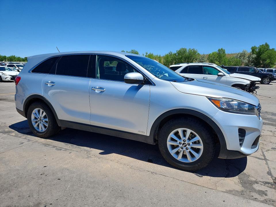 2019 Kia Sorento VIN 5XYPGDA56KG486094 COPART salvage auction — HAIL, Co - Certificate Of Title, sold $2,200 on 2026-07-06 (photo 4)
