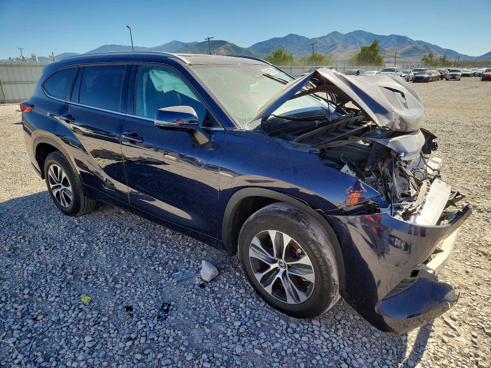 2022 Toyota Highlander VIN 5TDGZRAH6NS117132 COPART salvage auction — FRONT END, Nv - Certificate Of Title, sold $13,200 on 2026-07-24 (photo 4)