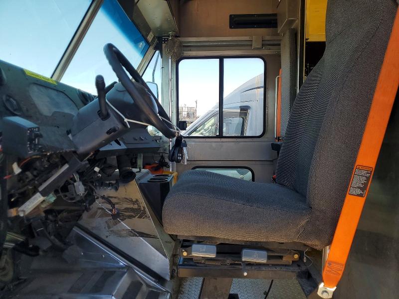 2019 Ford Econoline VIN 1FC3E4K68KDC48256 COPART salvage auction — MINOR DENT/SCRATCHES, Az - Certificate Of Title, sold $24,800 on 2026-07-30 (photo 7)