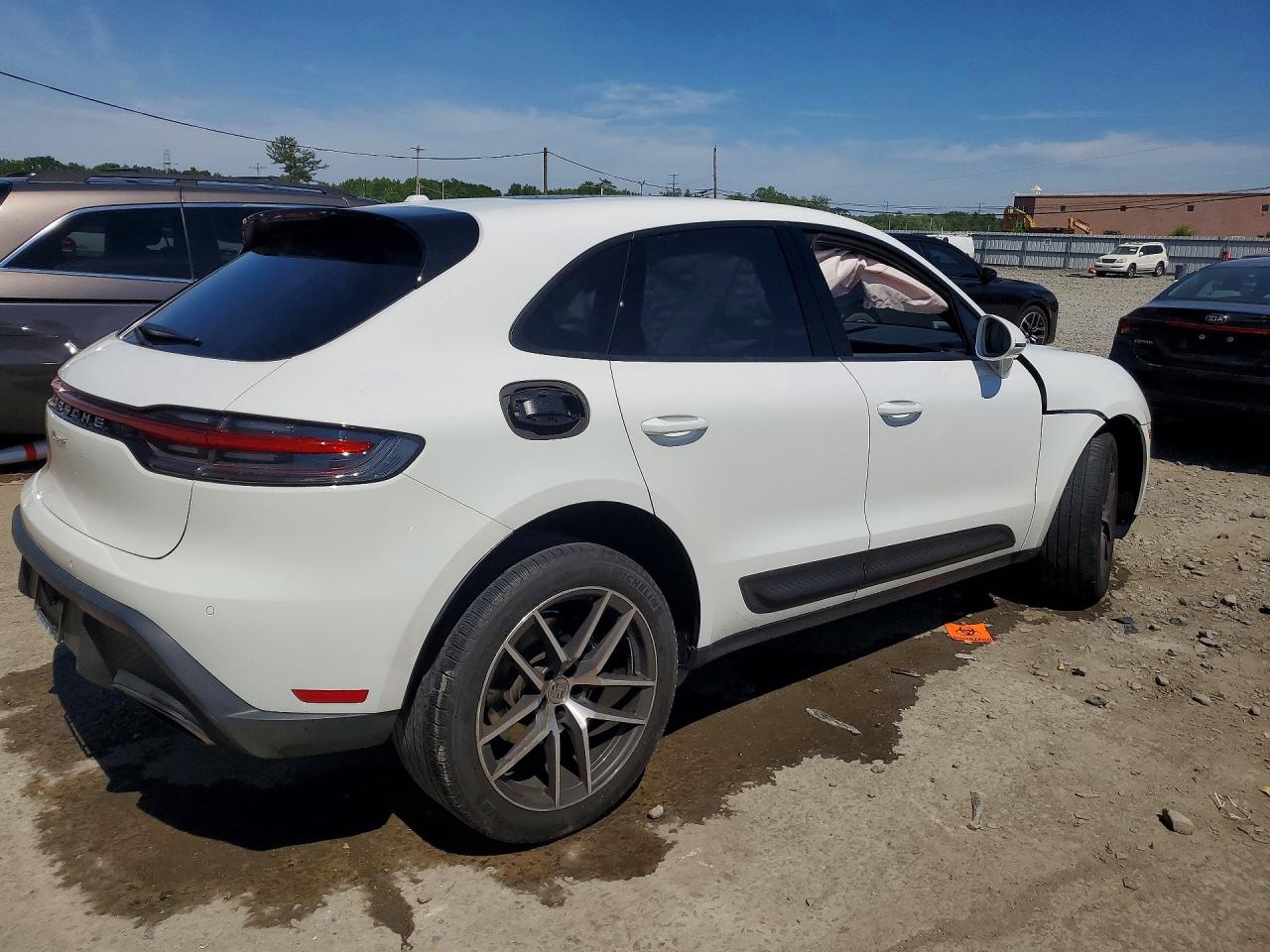 2022 Porsche Macan VIN WP1AA2A53NLB10746 COPART salvage auction — Side, NJ - CERT OF TITLE-SALVAGE, sold $14,000 on 2026-07-02 (photo 3)