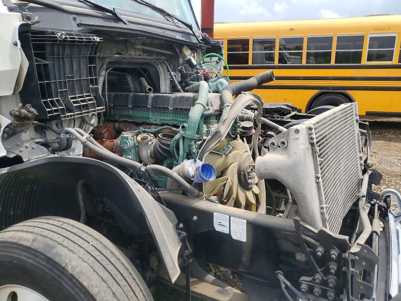 2024 Volvo Vnl VIN 4V4NC9EJ9RN635077 COPART salvage auction — MECHANICAL, IA - CERT OF TITLE-SALVAGE TITLE, sold $15,500 on 2026-07-23 (photo 9)