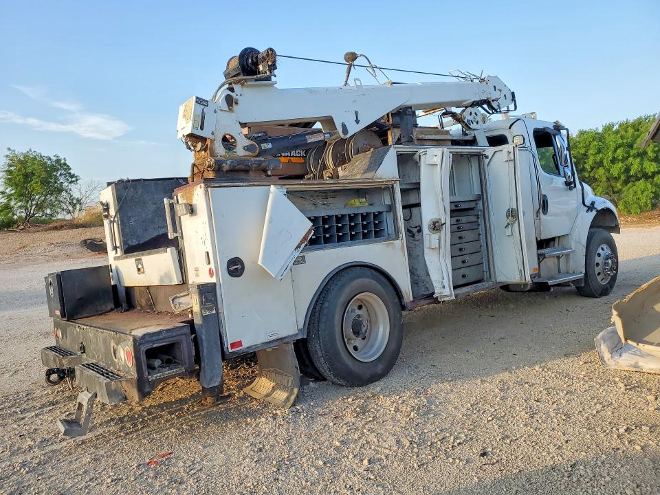 2016 Freightliner M2 106 VIN 3ALACXCY8GDHA7843 COPART salvage auction — ROLLOVER, TX - SALVAGE VEHICLE TITLE, sold $60 on 2026-07-29 (photo 3)
