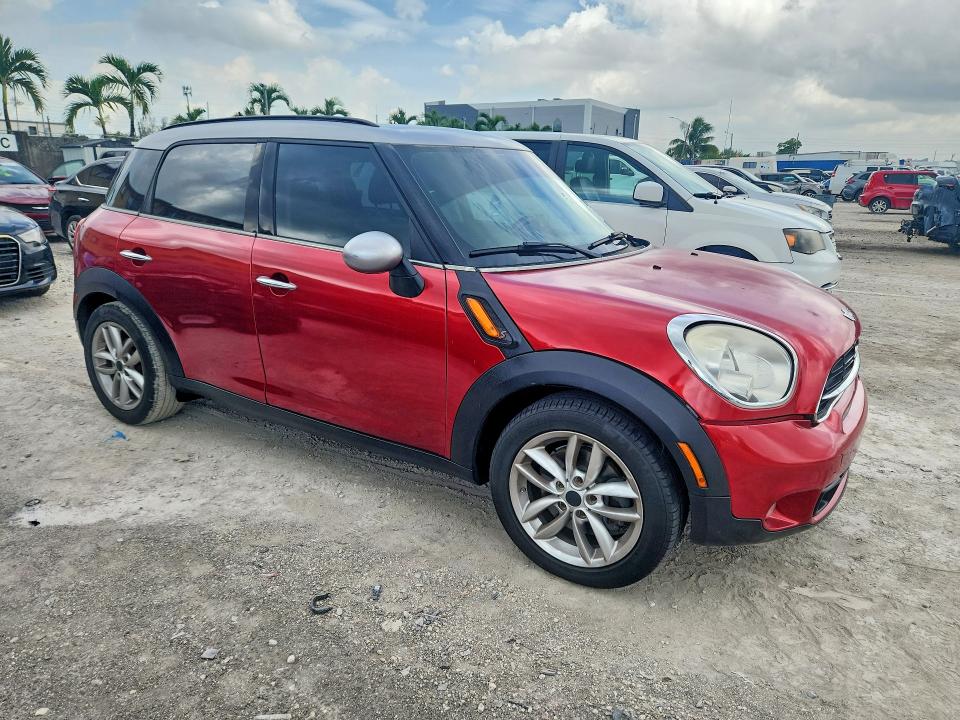 2011 Mini Cooper VIN WMWZC3C5XBWM25827 COPART salvage auction — MINOR DENT/SCRATCHES, Fl - Cert Of Title-Rebuilt, sold $975 on 2026-07-02 (photo 4)