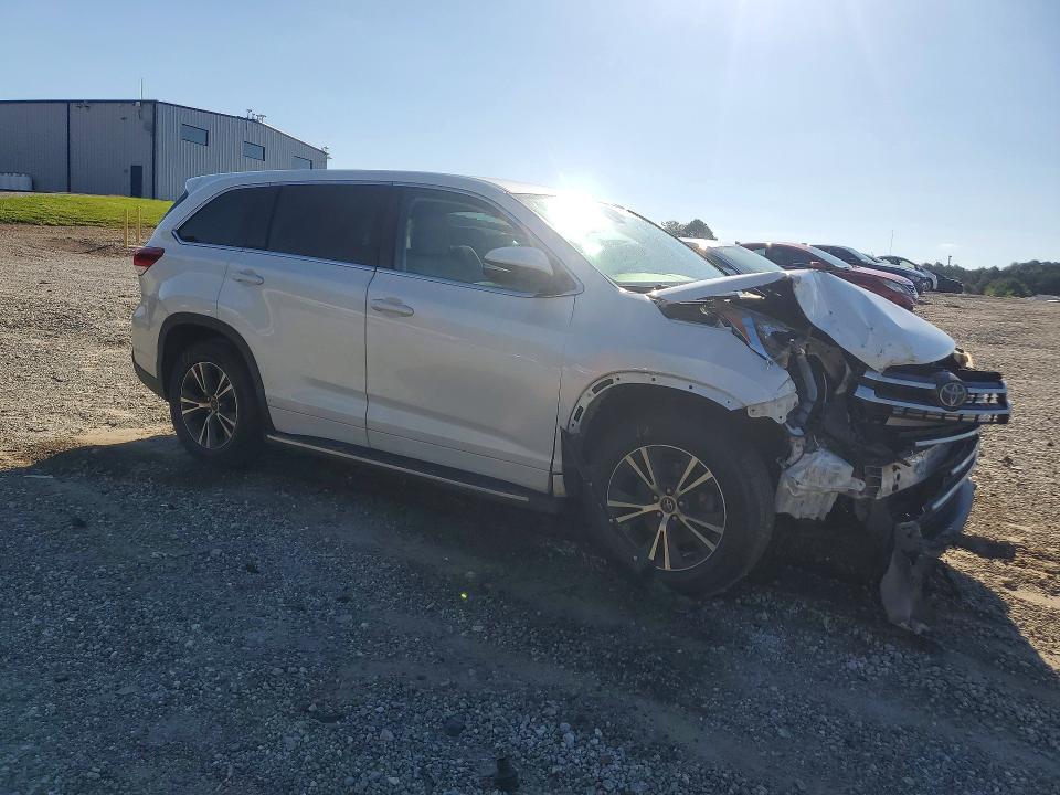 2017 Toyota VIN 5TDZZRFH5HS211184 COPART salvage auction — FRONT END, Salvage Title, sold $275 on 2026-07-29 (photo 4)