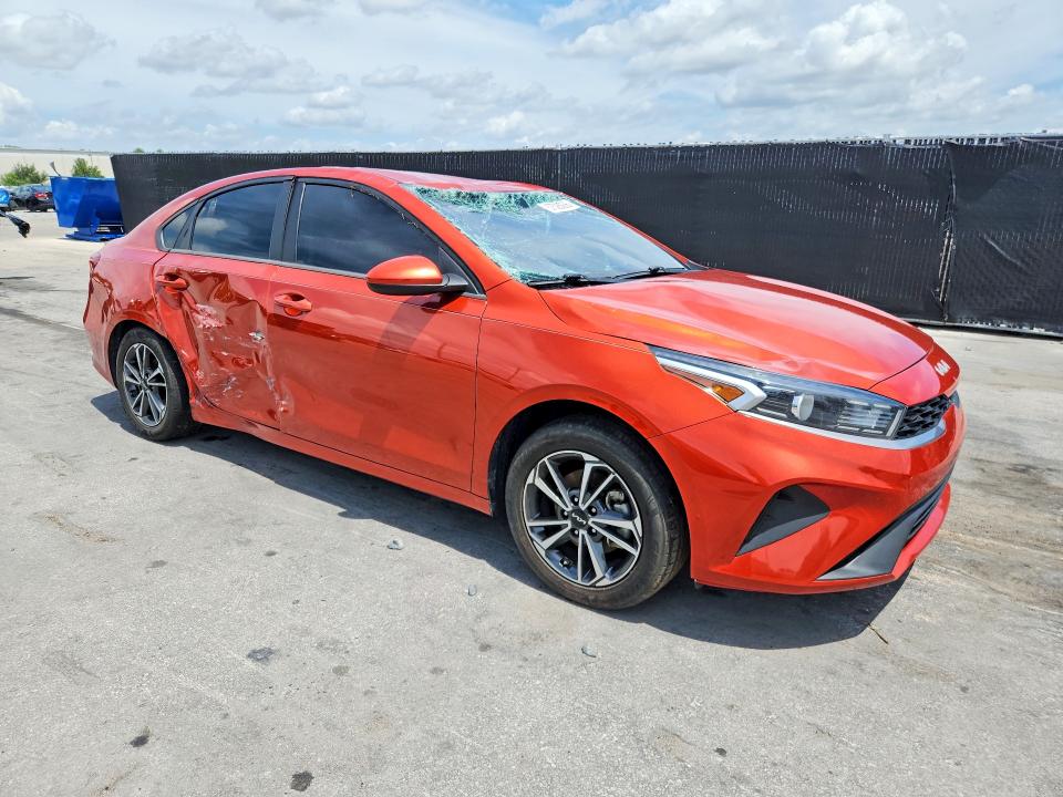 2022 Kia VIN 3KPF24AD2NE465097 COPART salvage auction — ROLLOVER, Salvage Title, sold $2,650 on 2026-07-28 (photo 4)