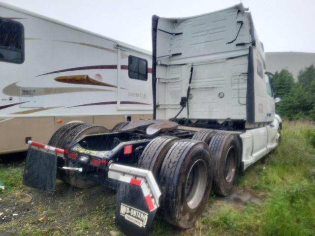 2023 Volvo Vn VIN 4V4NC9EH5PN340925 COPART salvage auction — ROLLOVER, Salvage Title, sold $12,800 on 2026-07-16 (photo 4)