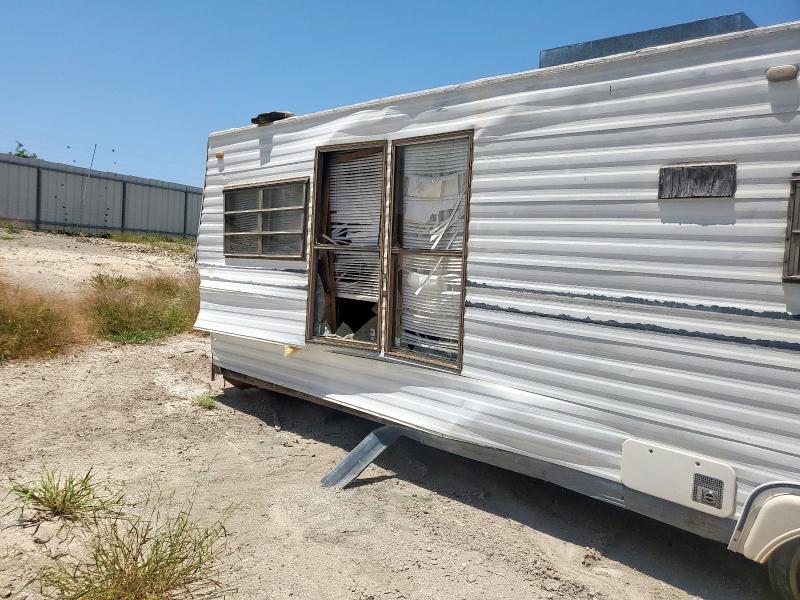 1989 International Trailer VIN 110BA02R4KA030701 COPART salvage auction — ALL OVER, TX - NONREPAIRABLE TITLE, sold $30 on 2026-07-08 (photo 9)