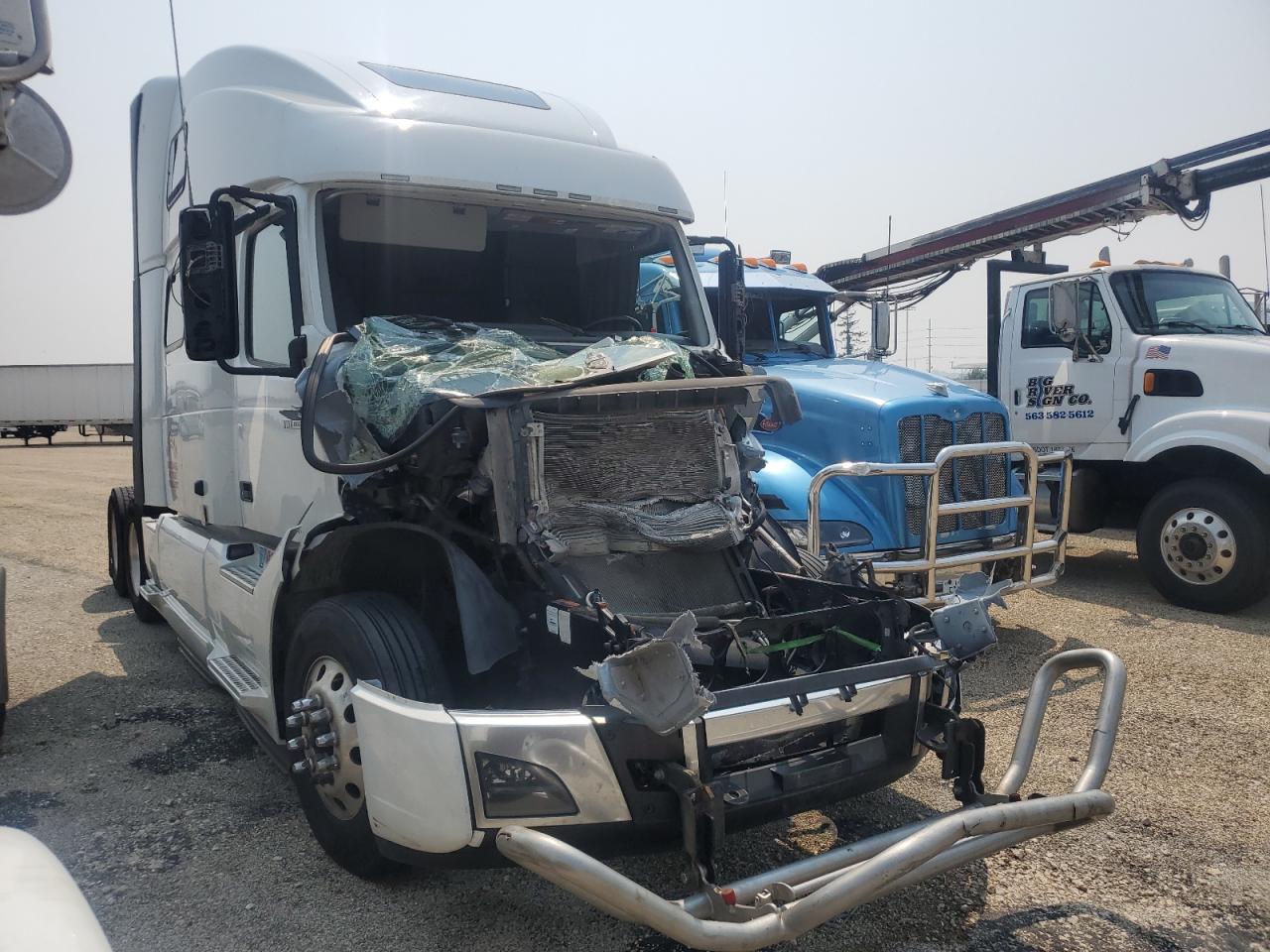 2024 Volvo Vnl VIN 4V4NC9EJ9RN635077 COPART salvage auction — Mechanical, IA - CERT OF TITLE-SALVAGE TITLE, sold $33,500 on 2026-01-22 (photo 1)