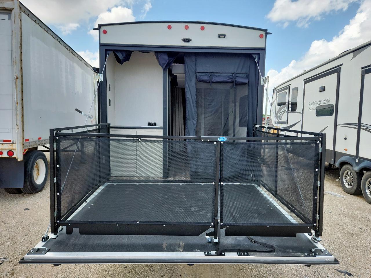 2023 Cherokee Grey Wolf VIN 5NHTCTC27PC221975 COPART salvage auction — Water/Flood, TX - SALVAGE TITLE-FLOOD DAMAGE, sold $23,000 on 2026-07-06 (photo 8)