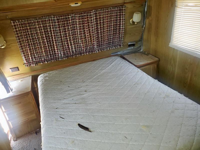 1989 International Trailer VIN 110BA02R4KA030701 COPART salvage auction — ALL OVER, TX - NONREPAIRABLE TITLE, sold $30 on 2026-07-08 (photo 6)