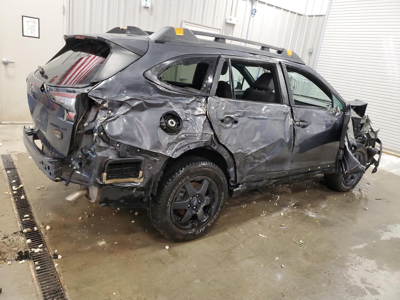 2024 Subaru Outback VIN 4S4BTGUD4R3217385 COPART salvage auction — Side, CO - SALVAGE TITLE, sold $4,050 on 2026-06-24 (photo 3)