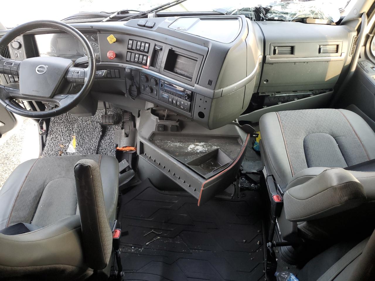 2024 Volvo Vnl VIN 4V4NC9EJ9RN635077 COPART salvage auction — Mechanical, IA - CERT OF TITLE-SALVAGE TITLE, sold $33,500 on 2026-01-22 (photo 5)
