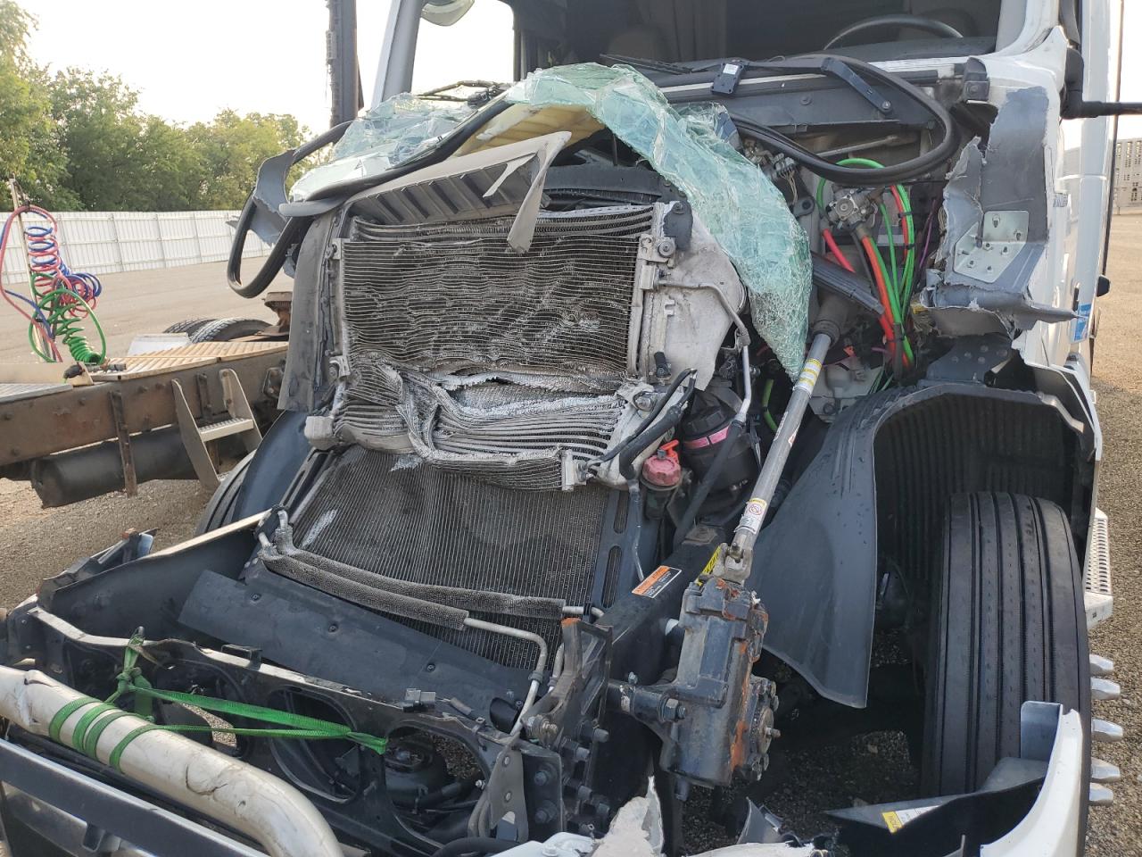 2024 Volvo Vnl VIN 4V4NC9EJ9RN635077 COPART salvage auction — Mechanical, IA - CERT OF TITLE-SALVAGE TITLE, sold $33,500 on 2026-01-22 (photo 9)