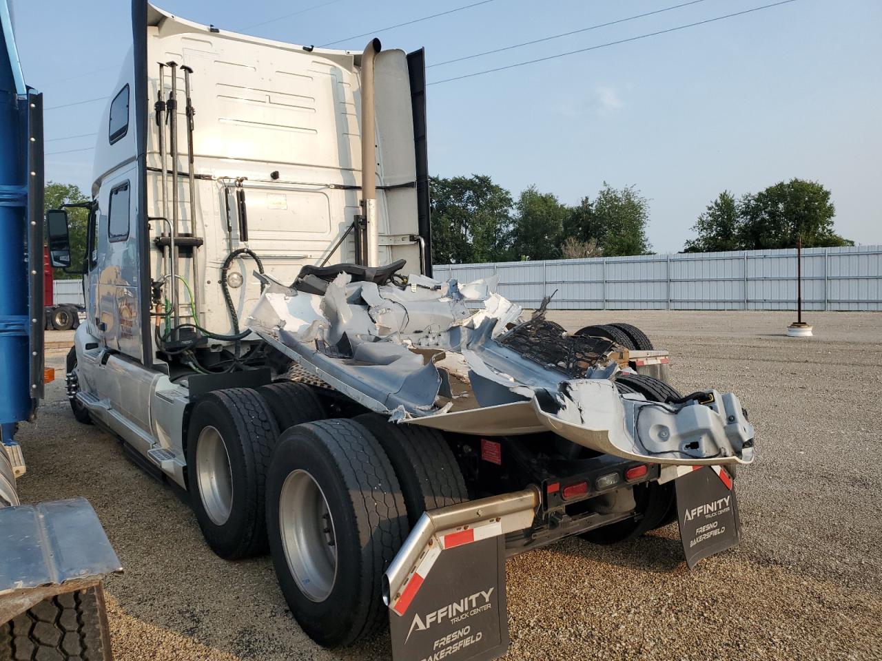 2024 Volvo Vnl VIN 4V4NC9EJ9RN635077 COPART salvage auction — Mechanical, IA - CERT OF TITLE-SALVAGE TITLE, sold $33,500 on 2026-01-22 (photo 3)