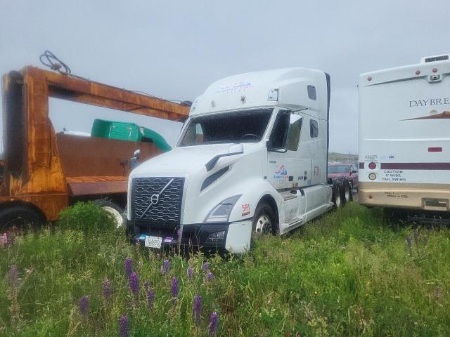 2023 Volvo Vn VIN 4V4NC9EH5PN340925 COPART salvage auction — ROLLOVER, Salvage Title, sold $12,800 on 2026-07-16 (photo 2)