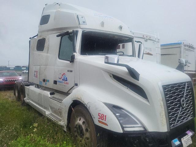 2023 Volvo Vn VIN 4V4NC9EH5PN340925 COPART salvage auction — ROLLOVER, Salvage Title, sold $12,800 on 2026-07-16 (photo 1)